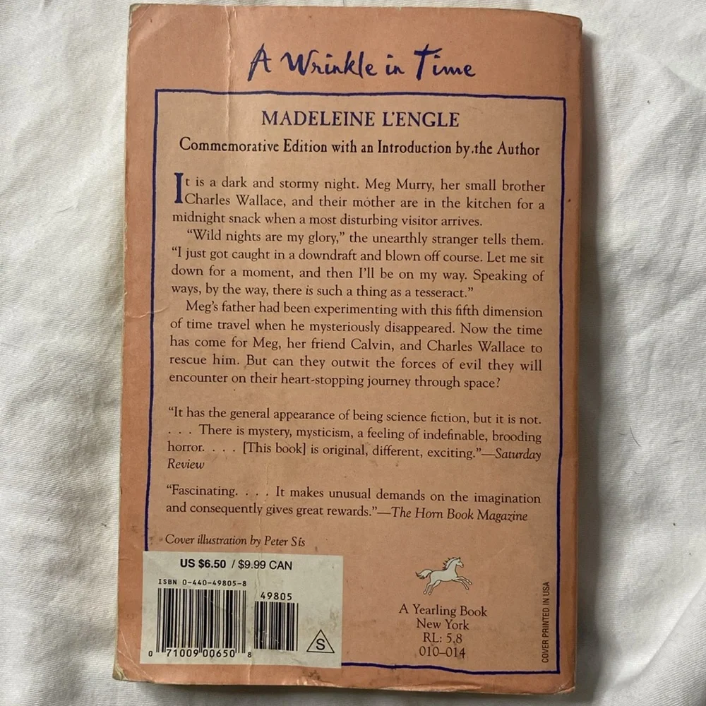 A Wrinkle in‎ Time Paperback By Madeleine L'Engle The Newberry Medal 1973 Good